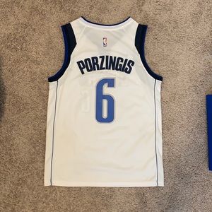 Kristaps Porzingis Jersey (Dallas Mavericks)